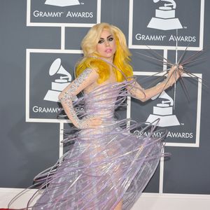 No 52nd Annual GRAMMY Awards, Lady Gaga roubou a cena com vestido futurista