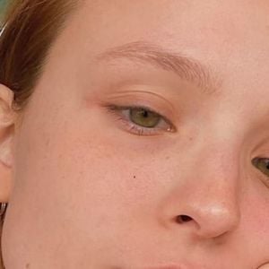 Larissa Manoela relembrou o grave acidente com cavalo para o canal Diva Depressão, no YouTube: “Eu quase morri. Eu caí do cavalo gravando a novela. O cavalo disparou comigo em cima”, contou ela.