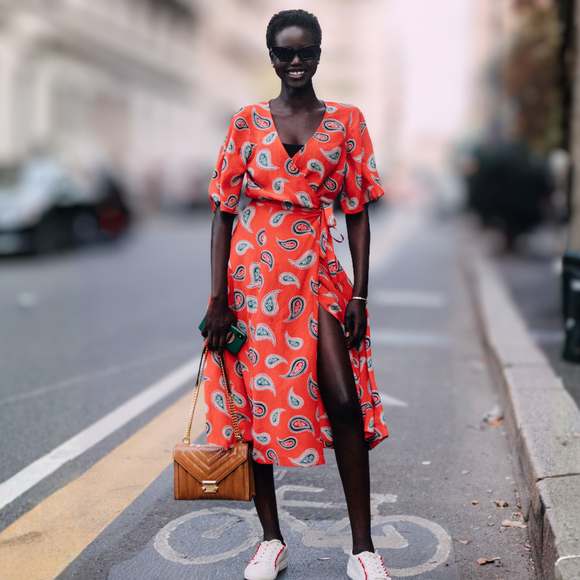 Cinco vestidos midi da Zara super elegantes que parecem de marca de luxo para usar nos últimos dias do Verão 2026