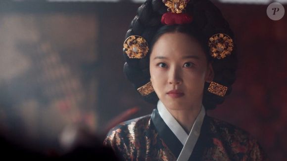 Vilã ardilosa, Consorte Kang acabou assassinada pelo bobo da corte Gong-gil, que vingou a morte da irmã