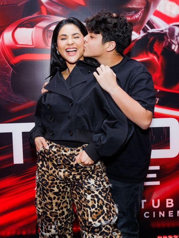 Mileide Mihaile ganhou beijo do filho, Yhudy, em noite de cinema