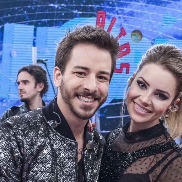 Na sequência, Sandy afirmou que o show está no Globoplay, para quem desejar assistir.