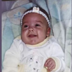 Nascida em 1998, essa bebê sorridente e bochechuda não imaginava que seria famosa; hoje coleciona algumas polêmicas na vida. Reconhece?