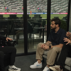 Em meio à repercussão de fake news sobre sua vida pessoal, Lionel Messi preferiu esclarecer, em entrevista à Luzu TV, canal de streaming comandado pelos jornalistas Nicolás Occhiato e Diego Leuco, que sua personalidade reservada e a necessidade de ficar sozinho fazem parte de seu jeito de ser