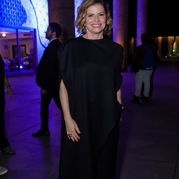 Débora Bloch, a Odete Roitman de 'Vale Tudo' (2025), colocou um look todo preto, que tampou seu corpo inteiro - exceto os braços