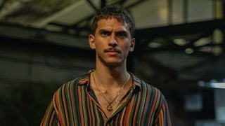 Actor from 'Os Donos do Jogo', brother of Arthur Aguiar, lost 13 kilos to play Esqueleto in the Netflix series. See the before and after!