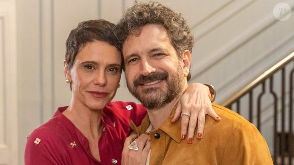 Celina (Malu Galli) fica arrasada quando Estéban (Caco Ciocler) lhe diz que precisa de um tempo para pensar na vida.