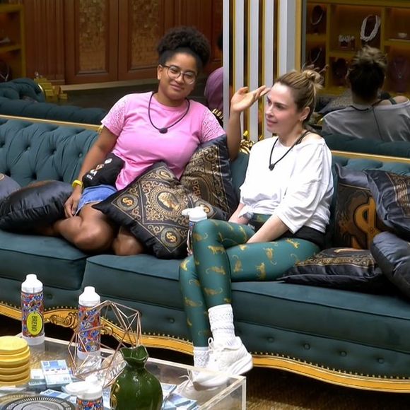 Inseparáveis no 'BBB 26', Ana Paula Renault e tia Milena viraram fantasia de Carnaval