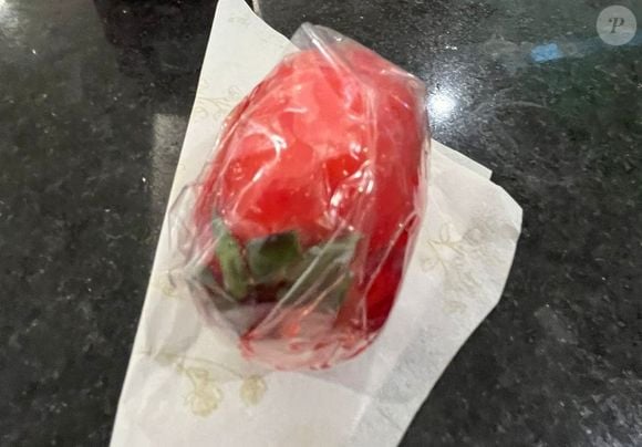 Morango do Amor: a sobremesa mais famosa dos últimos tempos fez com que o preço da fruta tivesse um aumento considerável, em diversos estabelecimentos.