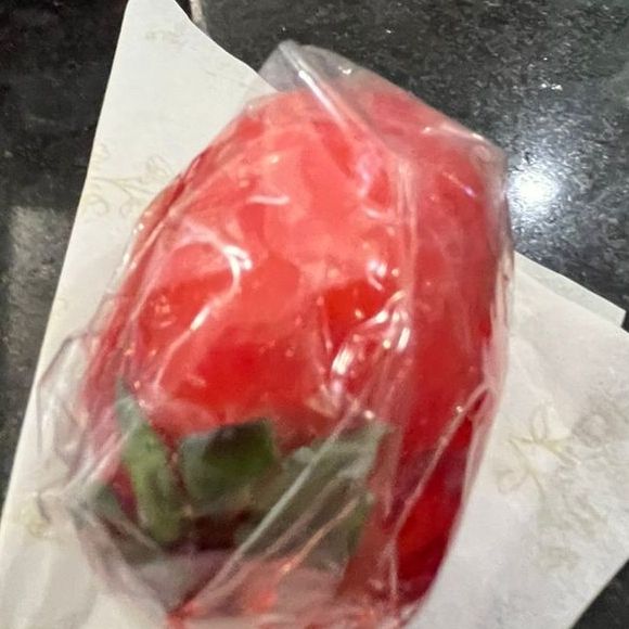 Morango do Amor: a sobremesa mais famosa dos últimos tempos fez com que o preço da fruta tivesse um aumento considerável, em diversos estabelecimentos.