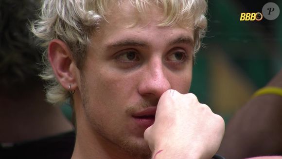 Juliano Floss vira alvo de teoria na web após trecho de música de Anitta viralizar nas redes