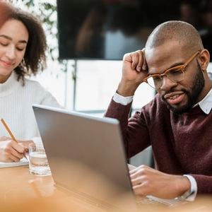 Mudança no crédito consignado favorece ao trabalhador, mas é preciso se atentar em relação a detalhes específicos do contrato, não sendo recomendável para quem tem uma só renda