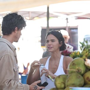 Morar no mesmo prédio de Bruna Marquezine exige um investimento elevado. De acordo com a especialista Maria Eduarda Herriot, do Bel Radar, um dos imóveis do condomínio possui taxa condominial de R$ 10.650 por mês e IPTU de R$ 29 mil ao ano
