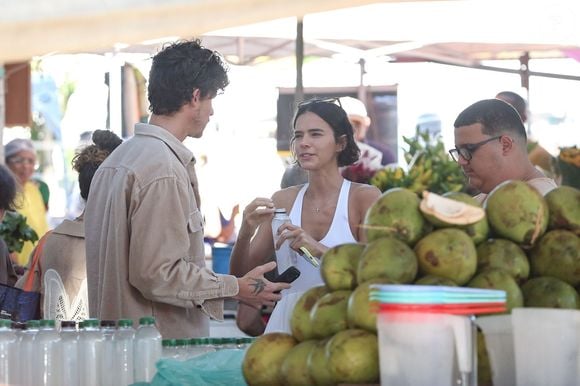 Morar no mesmo prédio de Bruna Marquezine exige um investimento elevado. De acordo com a especialista Maria Eduarda Herriot, do Bel Radar, um dos imóveis do condomínio possui taxa condominial de R$ 10.650 por mês e IPTU de R$ 29 mil ao ano