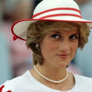 Princesa Diana usava muitos chapéus para dar toque especial no visual