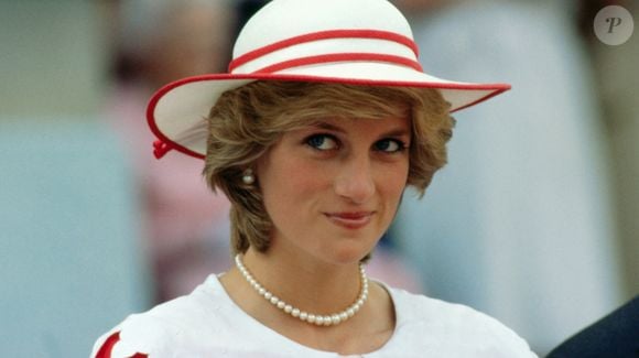 Princesa Diana usava muitos chapéus para dar toque especial no visual