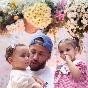 Neymar negou ter feito comentário que circulou na internet envolvendo pensão alimentícia.