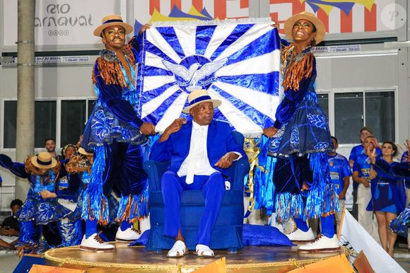 Carnaval 2025 da Portela: Milton Nascimento esteve no ensaio-técnico da escola na Sapucaí