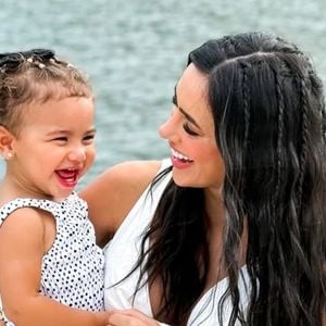 Grávida pela 2ª vez de Neymar, Bruna Biancardi embarcou nesta quinta-feira (24), rumo aos Estados Unidos.