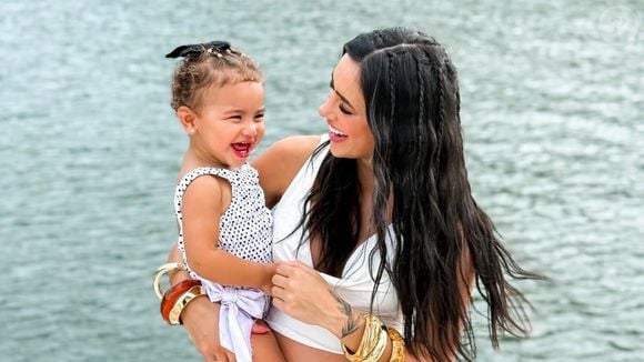 Grávida pela 2ª vez de Neymar, Bruna Biancardi embarcou nesta quinta-feira (24), rumo aos Estados Unidos.