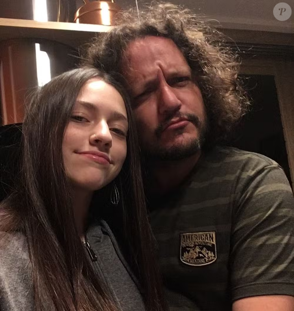 Filha de Edward Boggis homenageou o ator com fotos e uma emocionante declaração após sua morte aos 49 anos