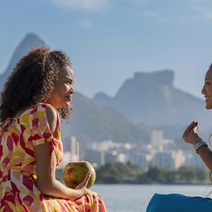A vida de Bela, personagem de Sheron Menezzes em 'Por Você', muda completamente após a morte de Juli, vivida por Lucy Ramos, e a decisão da médica de levar os quatro filhos da amiga para casa