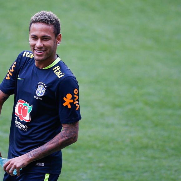 Neymar e sua equipe chegaram a um acordo verbal com o Al-Hilal para rescindir o contrato vigente, que se encerra em junho, aproximando-se do retorno ao futebol brasileiro.