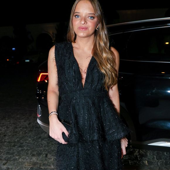 Rafaella Justus elegeu um look elegante para cumprir com o dress code all black