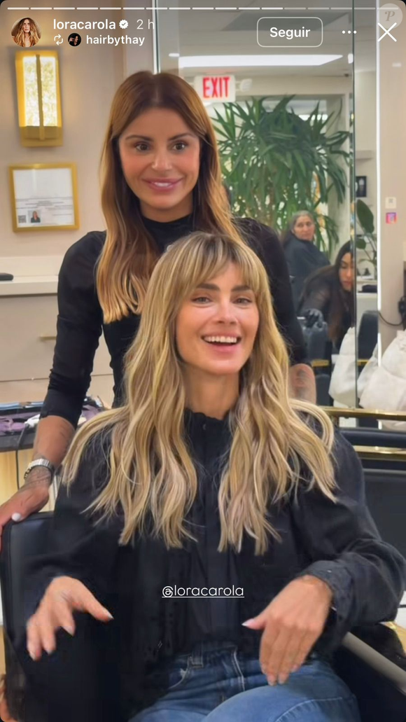 Adeus ao visual de Diná! Carolina Dieckmmann voltou ao loirão, apostou em cabelos longos e revelou que a inspiração foi uma homenagem divertida à Copa e a Shakira