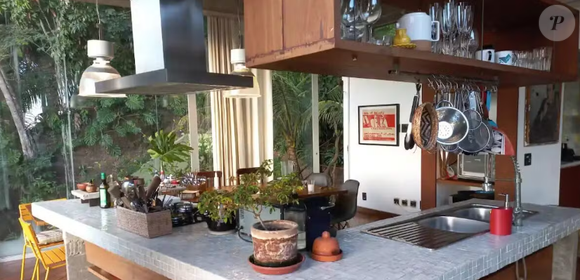 Em 2024, a casa estava disponível para aluguel por temporada, com diárias que chegavam a R$ 1750.