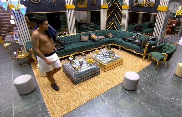 Pedro foi atrás de Jordana no quarto