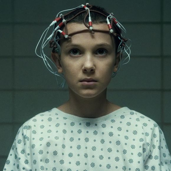 Millie Bobby Brown cresceu diante do público e mudou sua aparência ao longo dos anos