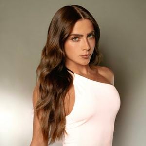 Jade Picon surpreendeu os internautas ao surgir nas redes sociais com um novo visual