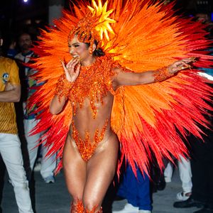 Mileide Mihaile escolheu fantasia cavada para sua estreia como rainha de bateria