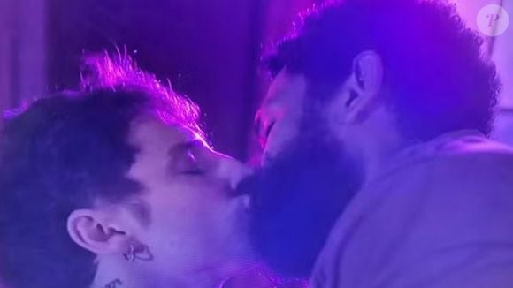 Diego Martins e Amaury Lorenzo viveram Kelvin e Ramiro em ‘Terra e Paixão’. O casal teve um final feliz na Globo, em contraste com a expectativa pelo beijo de Mau Mau e Felipe em ‘Quem Ama Cuida’