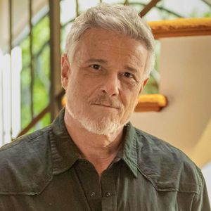 Jaques (Marcelo Novaes) cortará o feio do carro de Abel (Tony Ramos) no capítulo de 31 de julho de 'Dona de Mim'