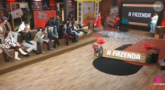 Shia também confessou que está apaixonado por Michelle Barros