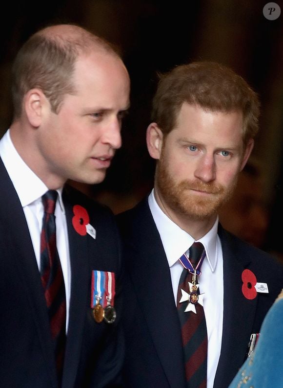 O Príncipe William e o Príncipe Harry estão sem comunicação direta há cerca de seis anos, período que coincide com o afastamento gradual de Harry e Meghan Markle das funções oficiais da realeza britânica e sua mudança para os Estados Unidos