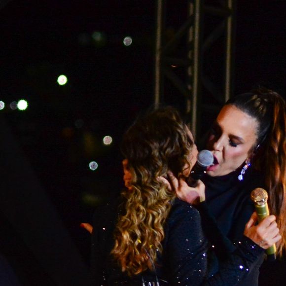 Beijo de Daniela Mercury e Ivete Sangalo durante show foi usado por Mara Maravilha para atacar as cantoras: 'A gente não precisa ver isso! A gente precisa ver o Brasil como país de primeiro mundo! Nós brasileiros que honramos a nossa bandeira verde, amarelo, azul e branco precisamos de educação, saúde, segurança… Enfim política justa!'