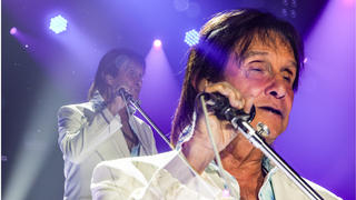 Nem TOC, nem questão religiosa: o motivo emocionante que fez Roberto Carlos alterar a letra de uma música de quase 50 anos em seu especial