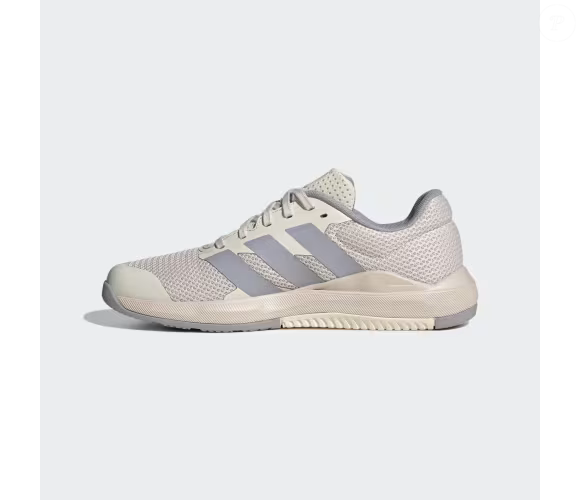 O Dropset Base, da Adidas, combina uma proposta minimalista com características voltadas ao treinamento de força. De acordo com a descrição da marca, o tênis tem cabedal em mesh respirável, reforçado com sobreposições em 3D para proporcionar maior suporte durante os exercícios