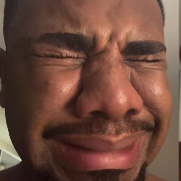 Davi Brito tem uma crise de choro e revela término da relação após expor gravidez da namorada: 'Não respeitei o tempo dela'