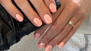 10 cores de esmalte em alta (na versão elegante) que vão estar na moda neste Outono de 2026