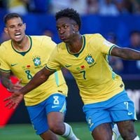 Uêpa!!! Vini Jr. chama atenção por detalhe íntimo em foto após jogo de estreia do Brasil na Copa 2026: 'Entendemos porque Virginia está gamadinha'