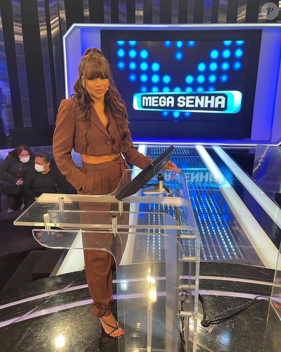 Gabily, de 'A Fazenda 17', participou de programas de TV com o cabelo castanho natural