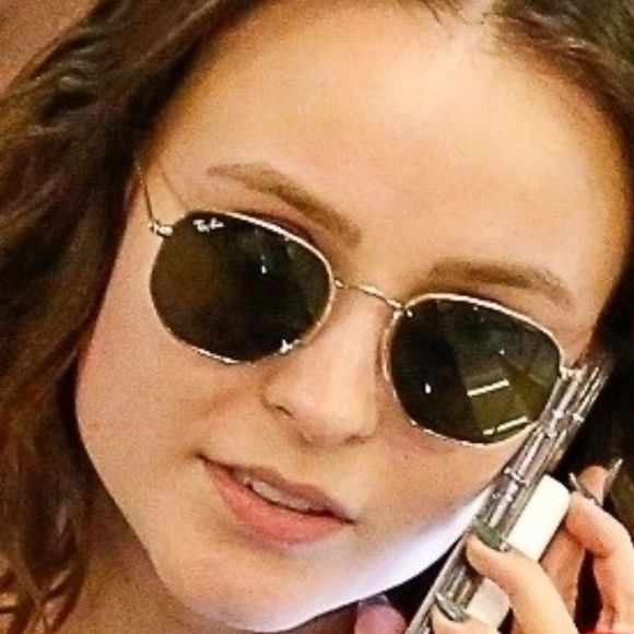 Larissa Manoela na Justiça! Saiba porque gravadora vai recorrer da anulação de contrato vitalício da atriz assinado pelos pais