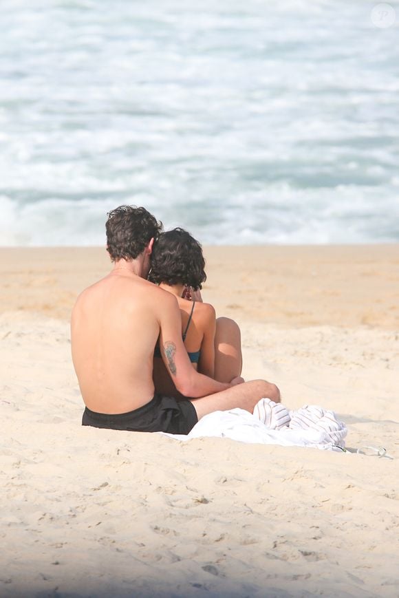 Bruna Marquezine namorou Shawn Mendes em praia do Rio em 10 de junho de 2026