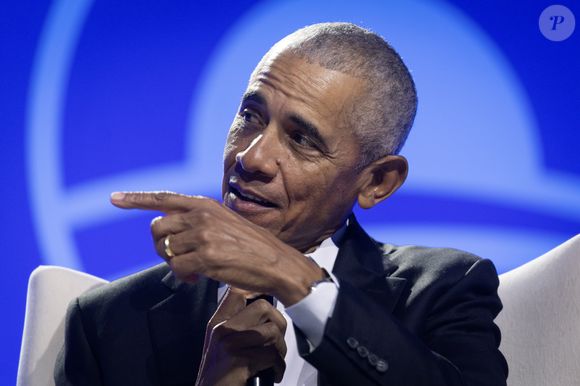 No entanto, uma fanfic de tabloide recentemente a vinculou a Pedro Pascal após eles serem fotografados do lado de fora de um restaurante em West Hollywood, e a Barak Obama, mas ninguém sabe ao certo como essa fake news começou.