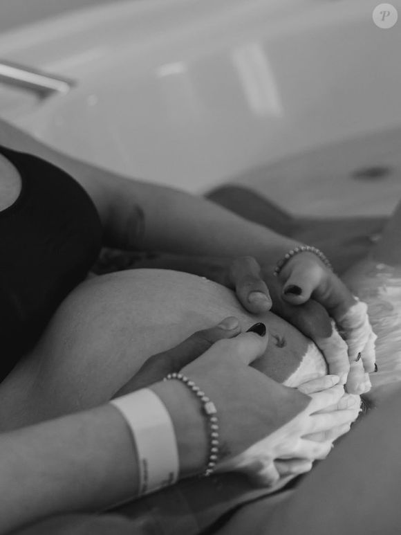 Amanda Araújo teve um parto humanizado ao lado de Richarlison em Maringá (PR), sua cidade natal