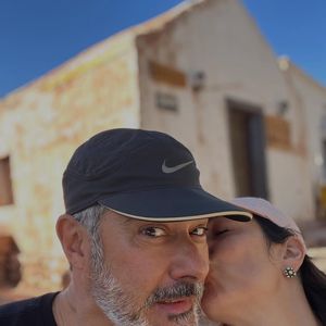 Em comemoração aos 7 anos de casamento, Natasha Dantas publicou algumas fotos raras com William Bonner